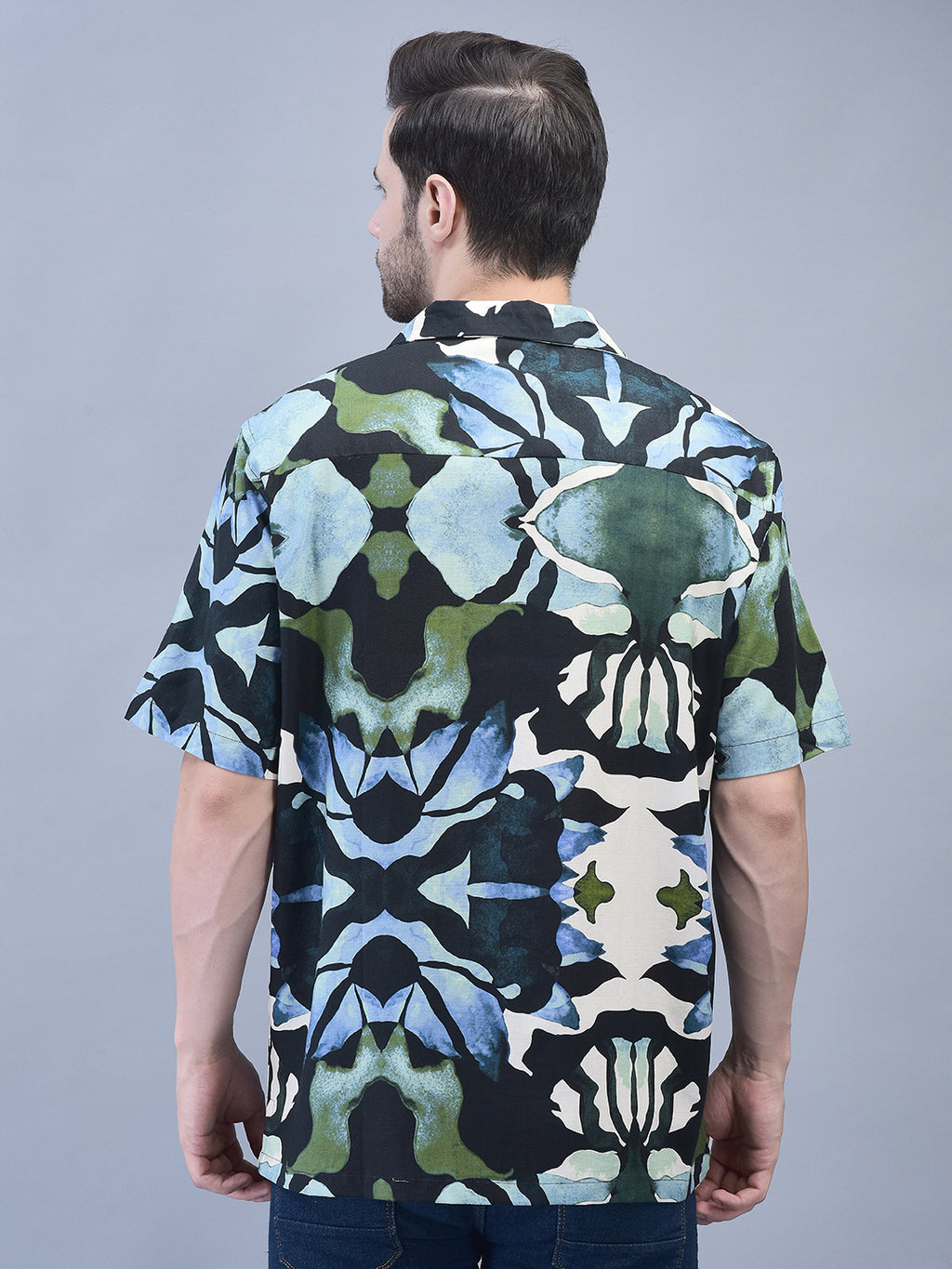 Back view of oversized graphic print shirt – bold abstract shapes across back