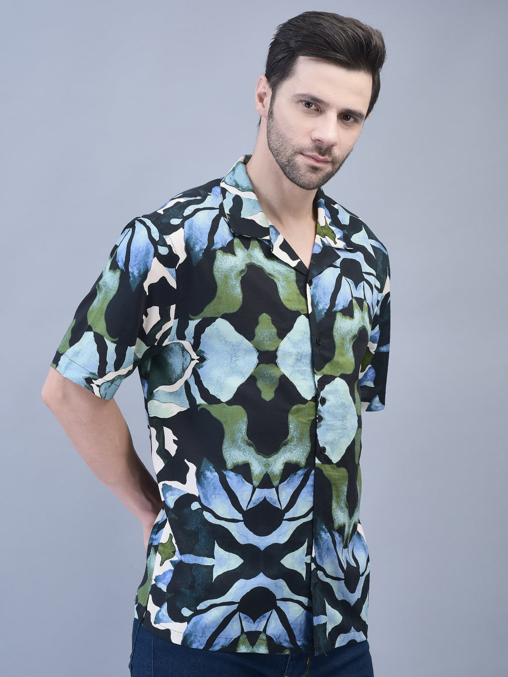 Side angle of geometric print shirt – casual summer shirt style